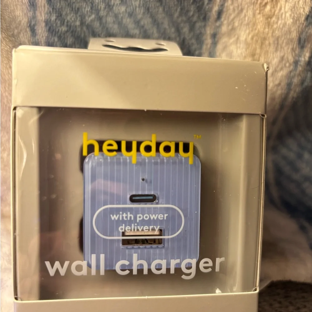 Heyday Light Blue Wall Charger with‎ USB-C